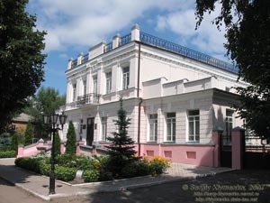 Глухов, Сумская область. Фото. Бывшее Дворянское собрание - памятник архитектуры и градостроения, 1811 год - конец XIX века.