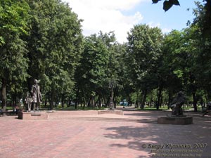 Глухов, Сумская область. Фото. Памятник композиторам Д.С.Бортнянскому и М.С.Березовскому в парке.