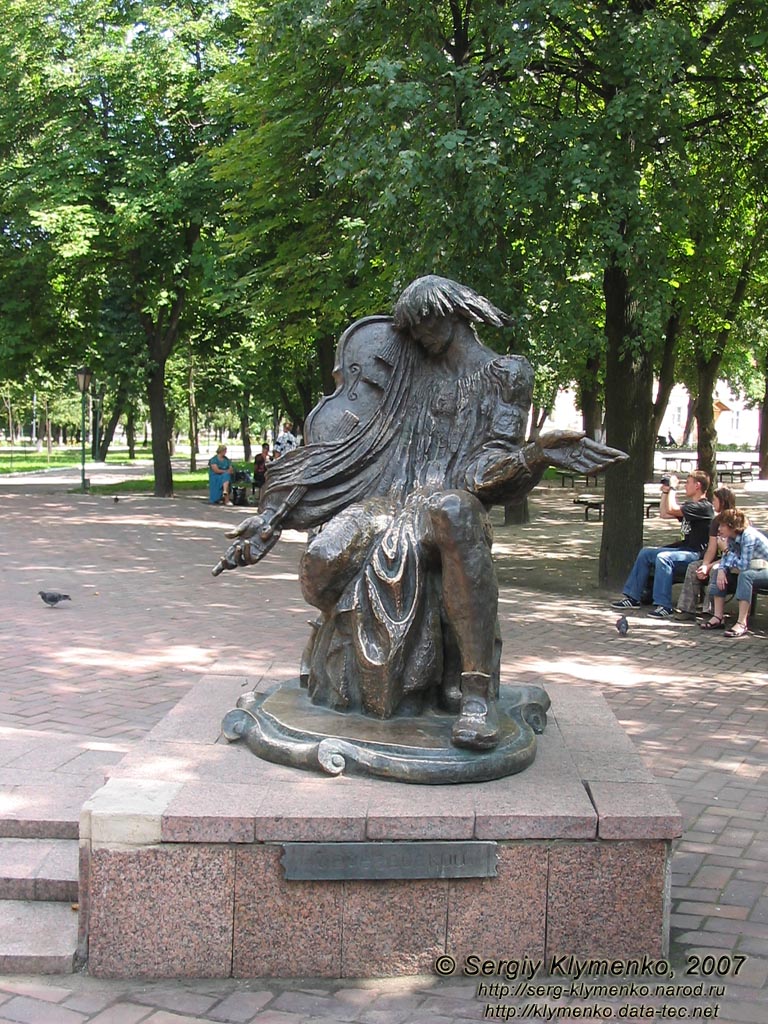 Глухов, Сумская область. Фото. Памятник Березовскому.