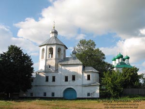 Путивль, Сумская область. Фото. Святодухов монастырь. Кресто-Воздвиженская надвратная церковь-колокольня, 1697-1754 годы.