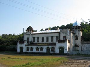 Шаровка, Харьковская область. Усадьба XIX в. Здание хозяйственного двора (дом управляющего), конец XIX века.