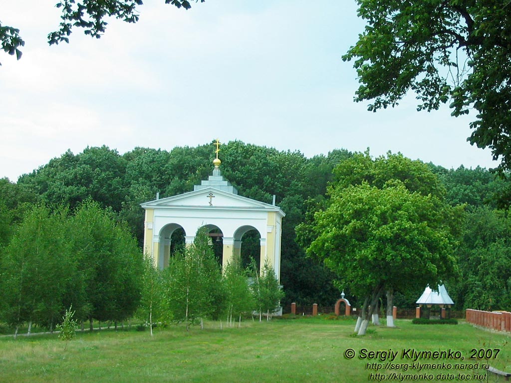 Диканька, Полтавская область. Фото. Родовое поместье Кочубеев. Колокольня (1810 год) Николаевской церкви.