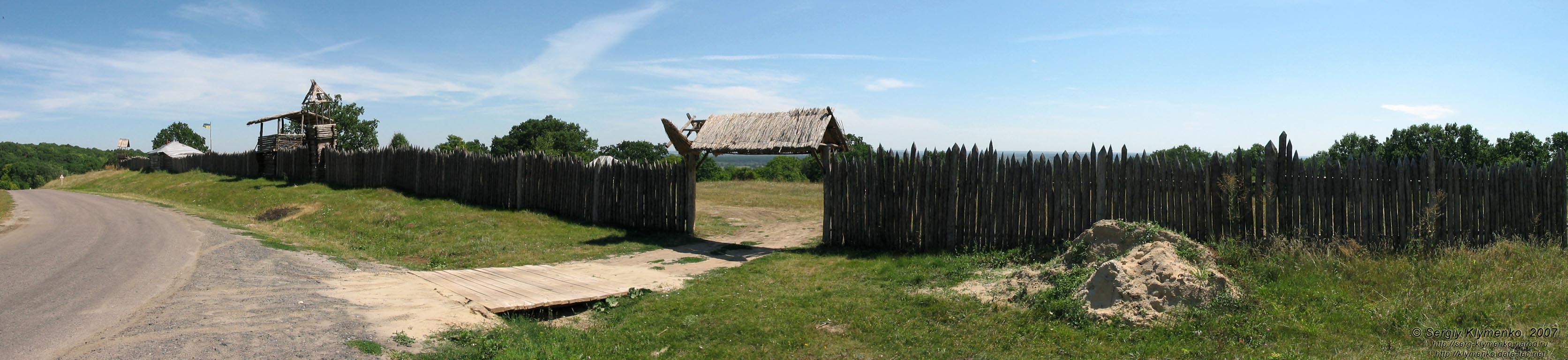 Полтавская область. Фото. Бельское городище. Современная имитация укреплений.