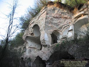 Тараканов. Дубенский форт; остатки казематов, второй этаж.