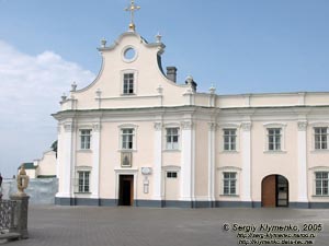 Почаевская Лавра. Вход в Храм Преподобного Иова Почаевского.
