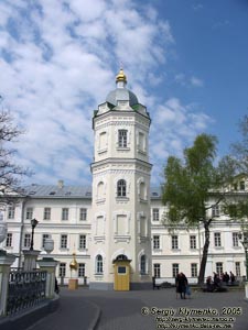 Почаевская Лавра. Наверное, - водонапорная башня (?).