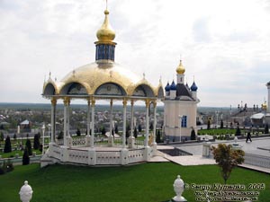 Почаевская Лавра. Летняя церковь, вид от Лаврской колокольни.
