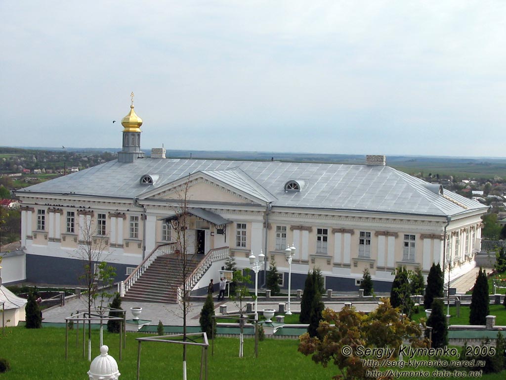 Почаевская Лавра. Архиерейский дом, вид от Лаврской колокольни.