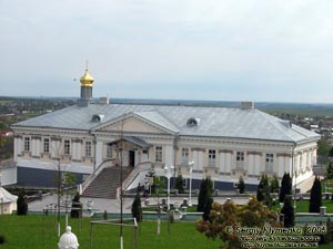 Почаевская Лавра. Архиерейский дом, вид от Лаврской колокольни.