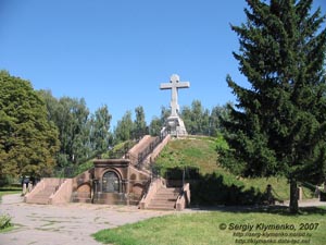Полтава. Фото. Поле Полтавской битвы. Братская могила русских воинов.