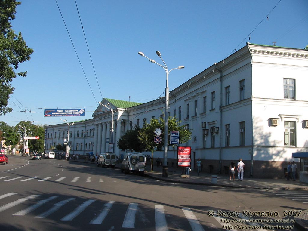 Полтава. Фото. Ансамбль Круглой площади: Полтавский Главпочтамт (ул. Жовтневая, 33).