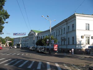 Полтава. Фото. Ансамбль Круглой площади: Полтавский Главпочтамт (ул. Жовтневая, 33).
