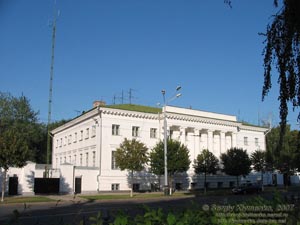 Полтава. Фото. Ансамбль Круглой площади: Старогубернаторский дом, памятник архитектуры, 1811 год (ул. Жовтневая, 38).