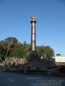 Полтава. Фото. Монумент Славы в честь победы русского войска в Полтавской битве.