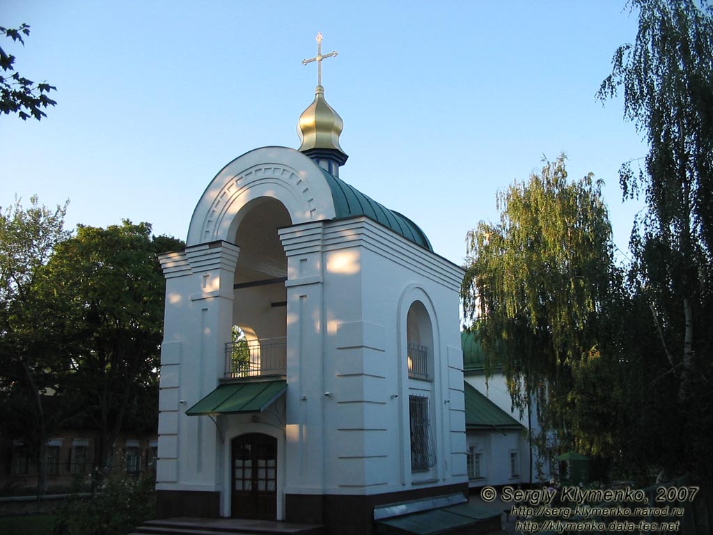 Полтава. Фото. Спасская церковь, памятник архитектуры, 1705, 1811, 1845 годы (ул. Жовтневая, 10).
