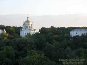 Полтава. Фото. Храм во имя святых мучениц Веры Надежды, Любови и матери их Софии (просп. Первомайский, 23).