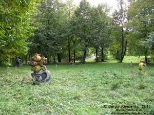 Ровно. Фото. Гидропарк, сказочные персонажи в парке.