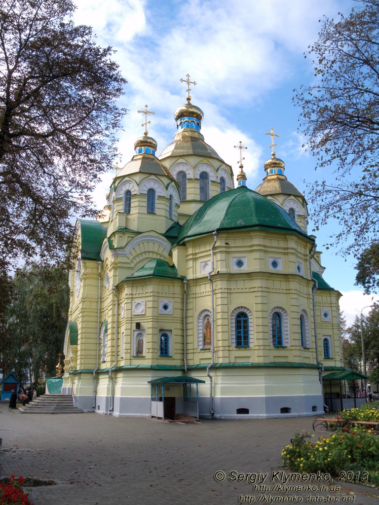 Ровно. Фото. Свято-Воскресенский Кафедральный собор УПЦ Киевского Патриархата (улица Соборная, 39).