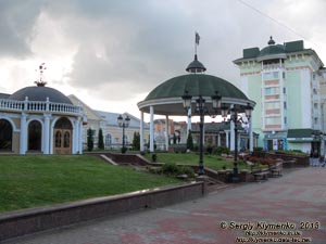 Ровно. Фото. Беседка Княгини Марии Ровенской Несвицкой (ул. Соборная, 65).