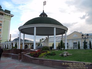 Ровно. Фото. Беседка Княгини Марии Ровенской Несвицкой (ул. Соборная, 65).