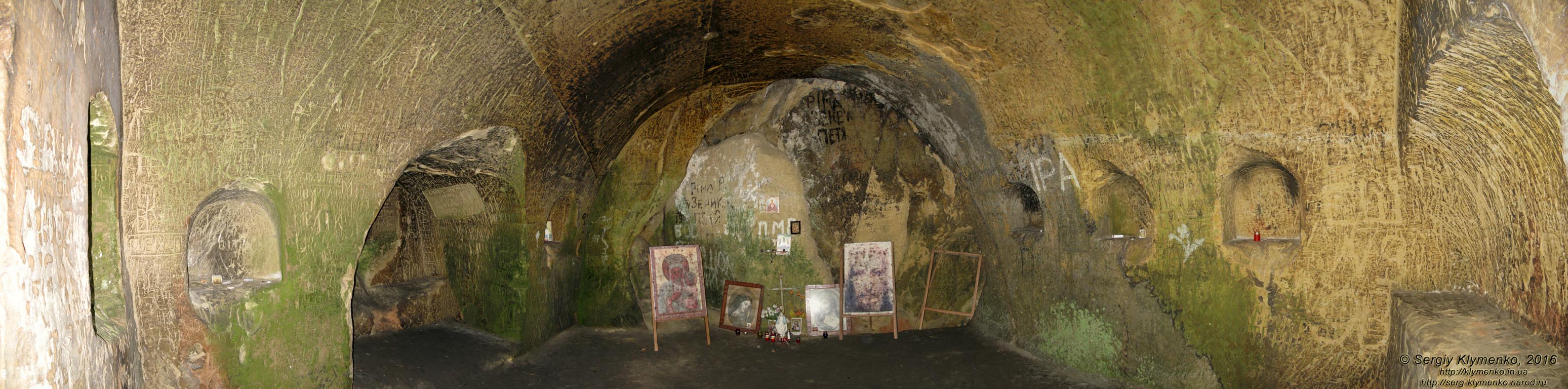 Львовская область. Розгирче. Фото. Скальный монастырь (49°06'53"N, 23°42'01"E). Интерьер монастырской церкви на верхнем уровне монастыря. Панорама ~200°.