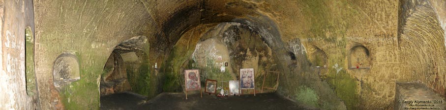 Львовская область. Розгирче. Фото. Скальный монастырь (49°06'53"N, 23°42'01"E).
Интерьер монастырской церкви на верхнем уровне монастыря. Панорама ~200°.