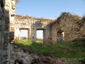 Тернопольская область, Скала-Подольская. Фото. Руины замкового дворца (первая половина XVIII века). Вид изнутри.