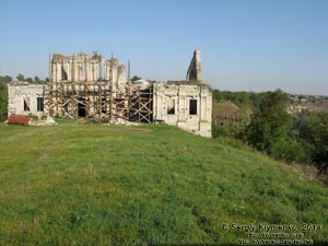 Тернопольская область, Скала-Подольская. Фото. Руины замка: замковый дворец (первая половина XVIII века).