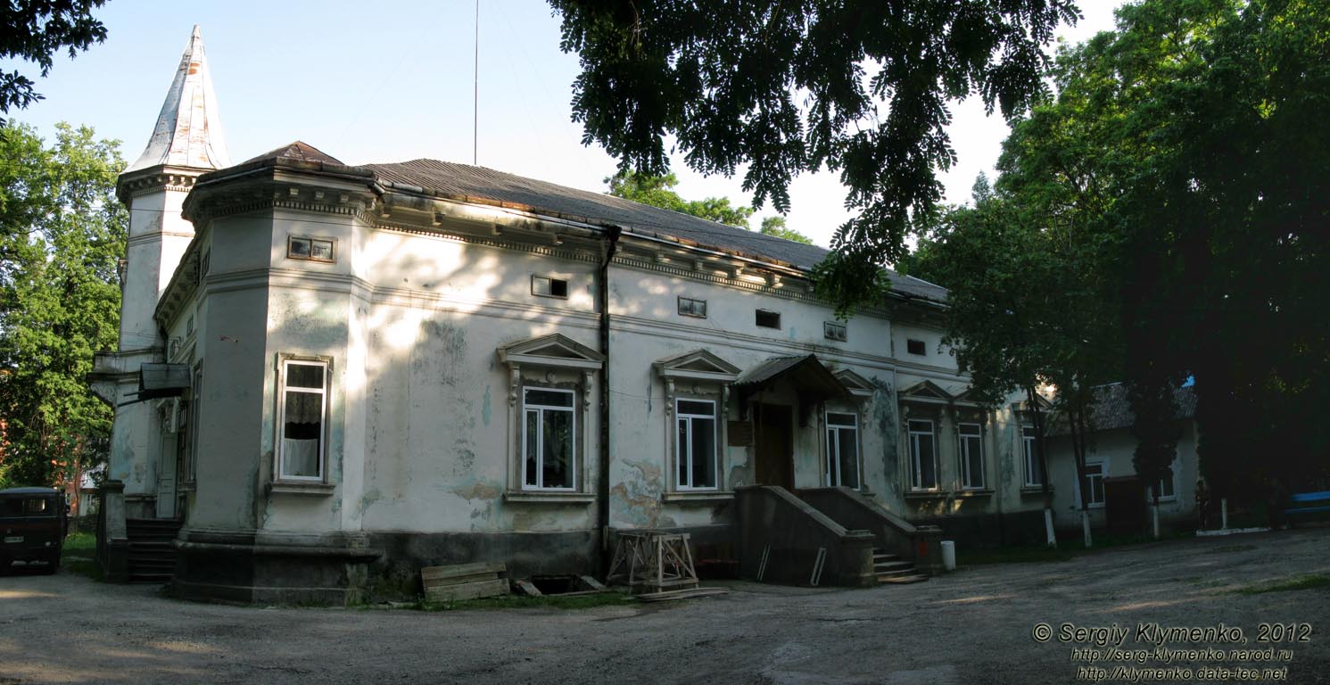 Тернопольская область, Скала-Подольская. Фото. Бывший флигель усадьбы Голуховских (середина ХІХ века). Ныне - поликлиника.