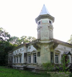 Тернопольская область, Скала-Подольская. Фото. Бывший флигель усадьбы Голуховских (середина ХІХ века). Ныне - поликлиника.