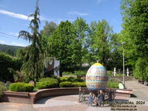 Сходница (Львовская область). Фото. Арт-объект «Писанка».