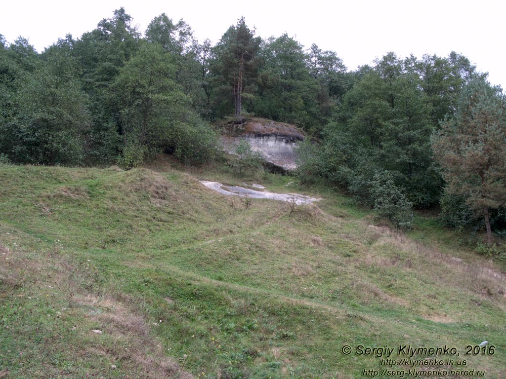 Львовская область. Село Дуброва. Фото. Скалы в селе Дуброва.