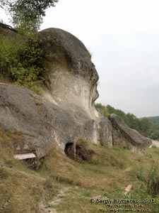 Львовская область. Село Дуброва. Фото. Пещеры Стольскоего городища.