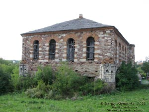 Тернопольская область, село Струсов. Фото. Синагога (XIX век). Вид снаружи.