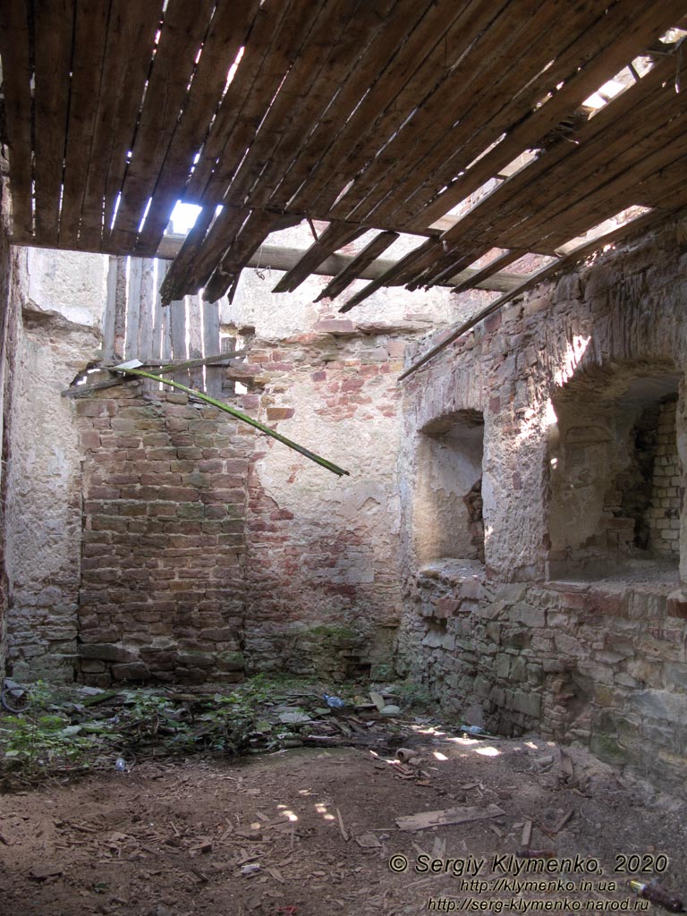Тернопольская область, село Струсов. Фото. Синагога (XIX век). Вид изнутри.