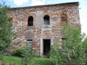 Тернопольская область, село Струсов. Фото. Синагога (XIX век). Вид снаружи.