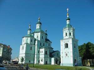 Сумы. Фото. Свято-Воскресенская церковь и колокольня Свято-Воскресенской церкви.