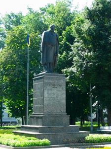 Сумы. Фото. Памятник Тарасу Шевченко в сквере им. Тараса Шевченко.