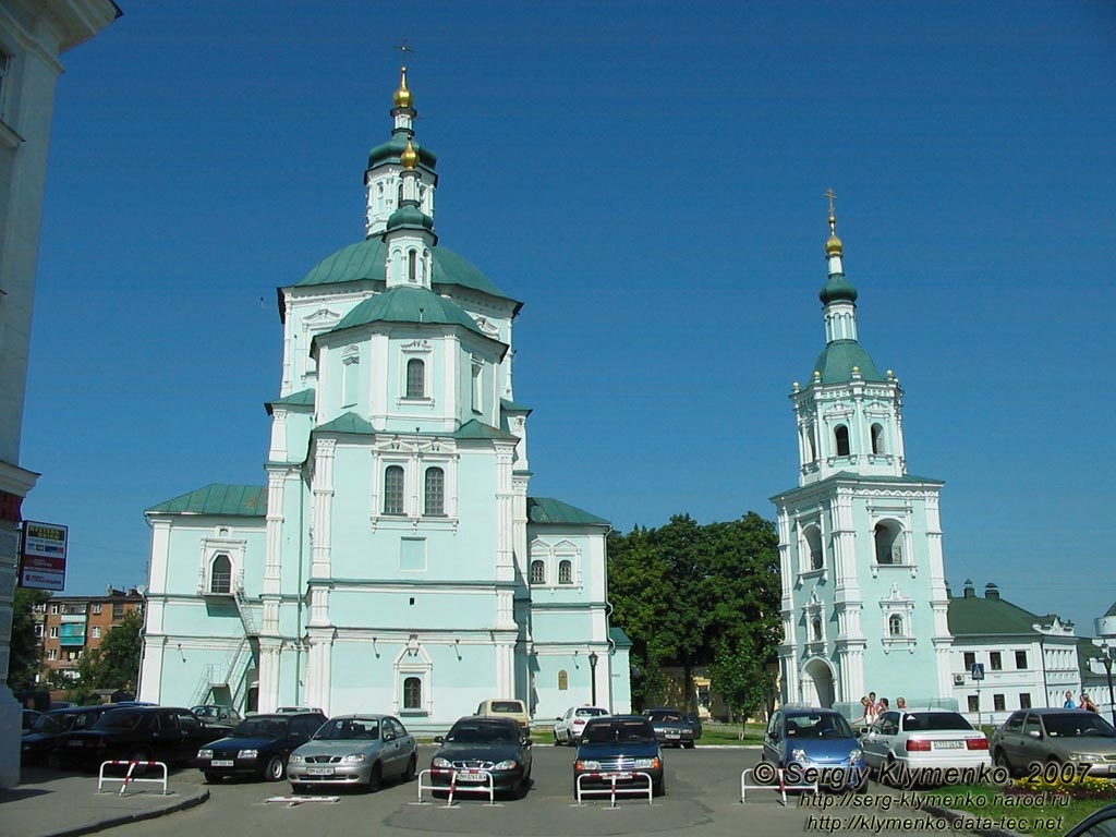Сумы. Фото. Свято-Воскресенская церковь и колокольня Свято-Воскресенской церкви.