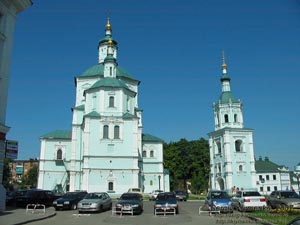 Сумы. Фото. Свято-Воскресенская церковь и колокольня Свято-Воскресенской церкви.