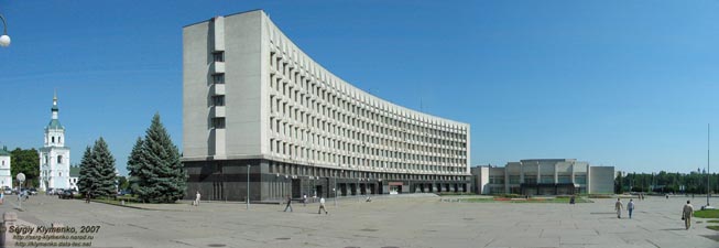 Сумы. Фото. Здание областной государственной администрации и городского Совета.