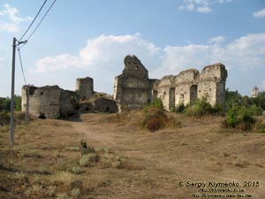 Тернопольская область, Сидоров. Фото. Сидоровский замок. Северо-западная часть крепости, вид изнутри замковой территории.
