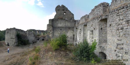 Тернопольская область, Сидоров. Фото. Сидоровский замок. Северо-западная часть крепости, вид изнутри замковой территории. Панорама ~60°.