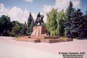 Тернополь. Фото. Памятник королю Данило (Галицкому) на площади Свободы.