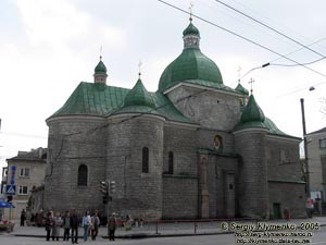 Тернополь. Фото. Церковь Рождества Христового (памятник архитектуры, 1602-1608 гг.) на улице Руськой.