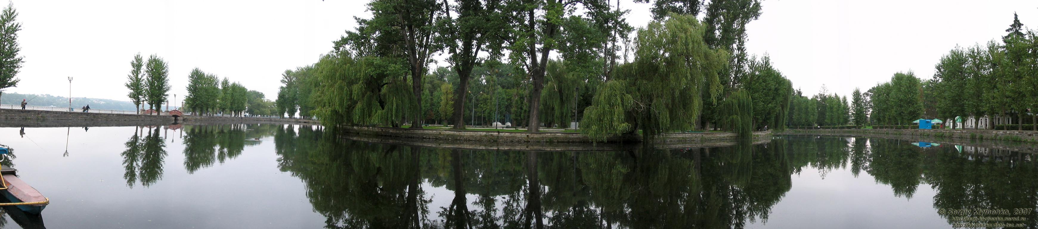 Тернополь. Фото. Панорама озера в парке им. Тараса Шевченко.