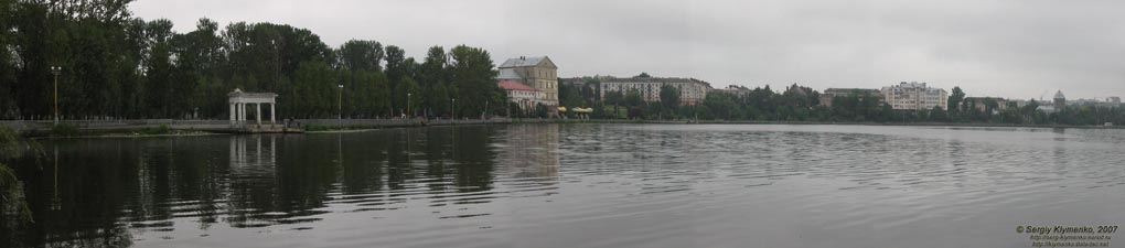 Фото. Тернополь. Панорама парка им. Тараса Шевченко и города с острова на Тернопольском озере.