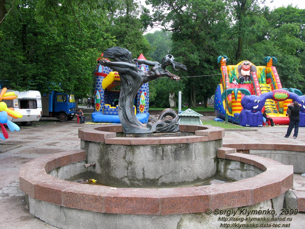 Трускавец, Львовская область. Фото. В Курортном парке города Трускавец. Фонтан возле бювета минеральных вод № 1.