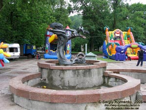Трускавец, Львовская область. Фото. В Курортном парке города Трускавец. Фонтан возле бювета минеральных вод № 1.