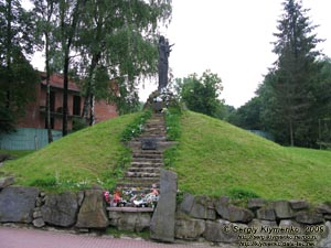 Трускавец, Львовская область. Фото. Скульптура Божьей Матери к 1000-летию Крещения Руси-Украины (возле церкви св. Николая).